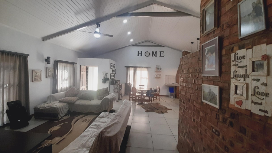 6 Bedroom Property for Sale in Kameeldrift-Wes North West